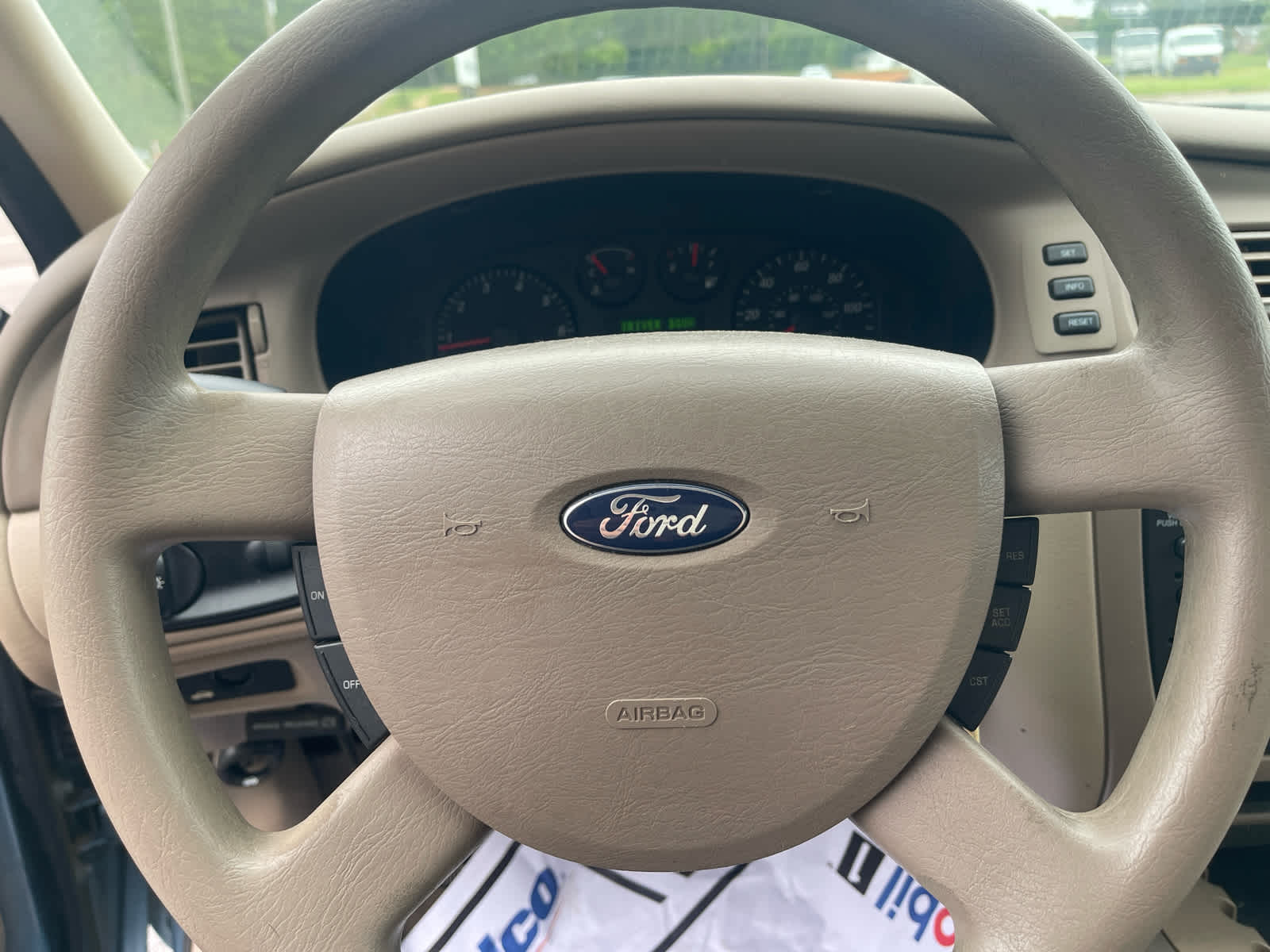2005 Ford Taurus SE