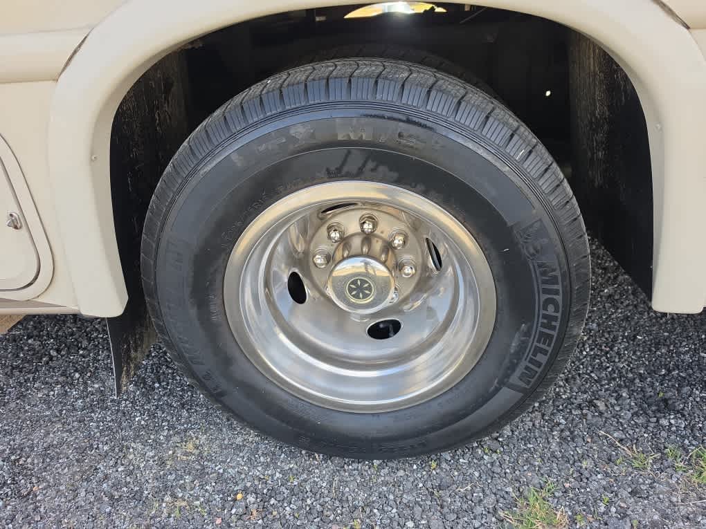 2017 Ford E-Series Cutaway Base