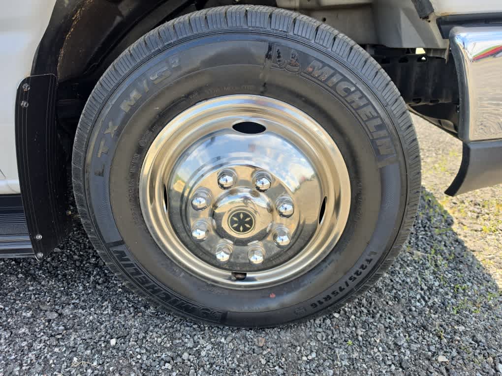 2017 Ford E-Series Cutaway Base