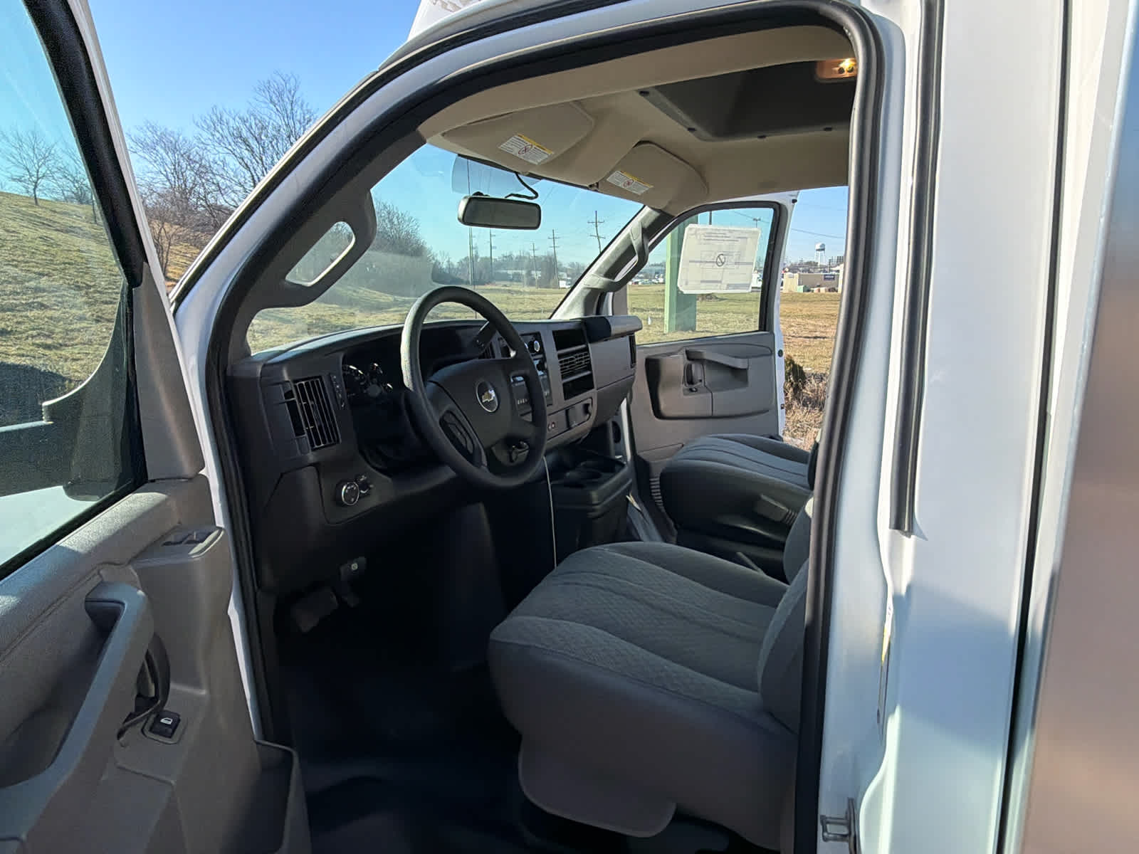 2024 Chevrolet Express Cutaway 3500 1WT