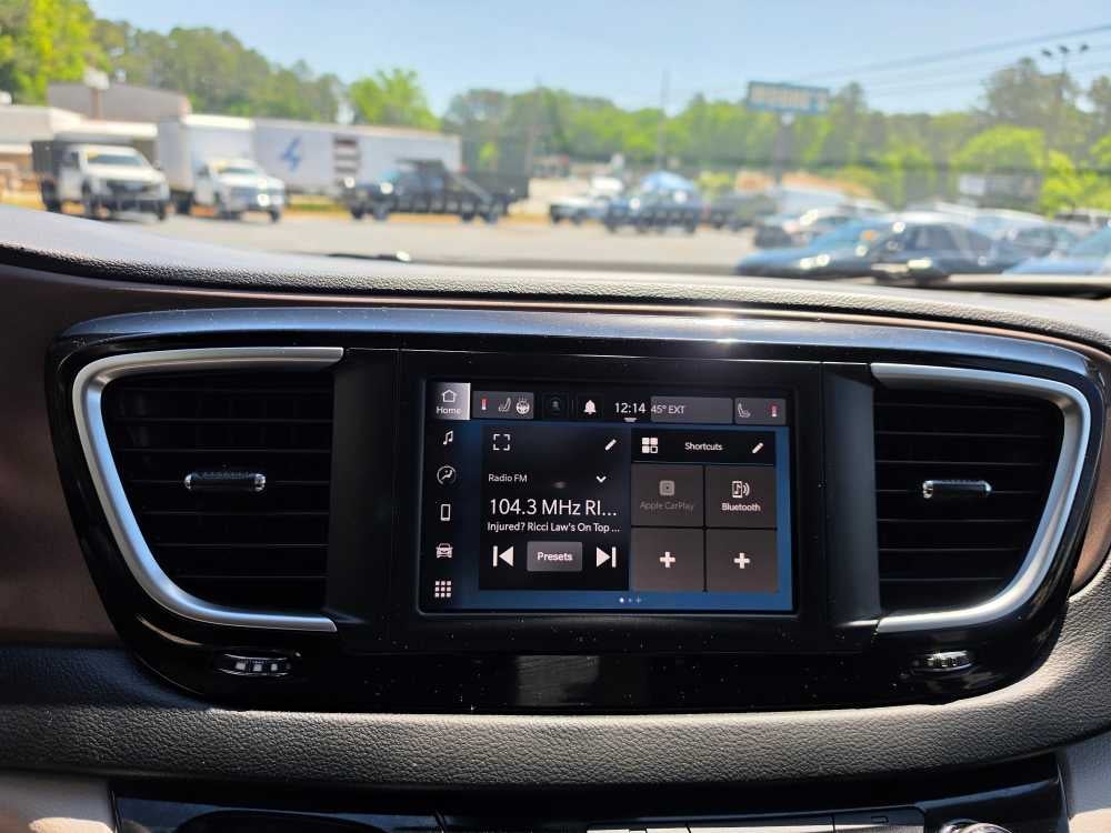 2023 Chrysler Voyager LX