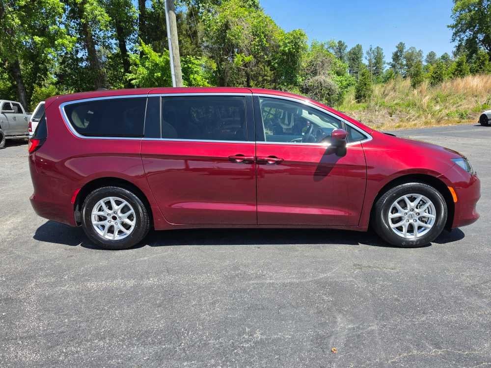 2023 Chrysler Voyager LX