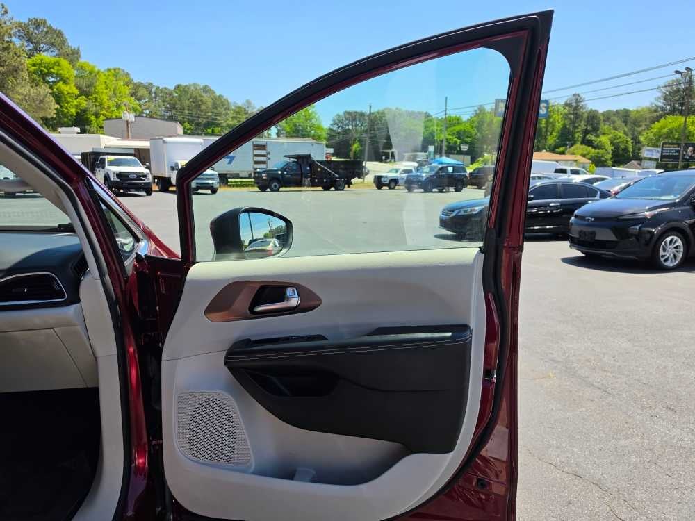 2023 Chrysler Voyager LX