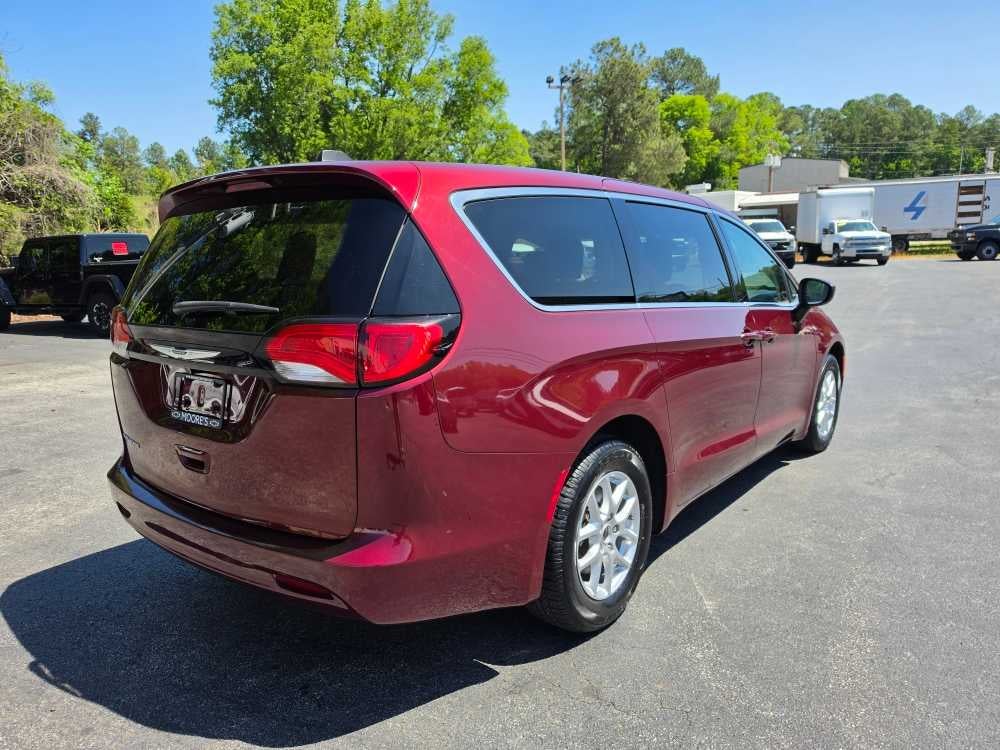 2023 Chrysler Voyager LX