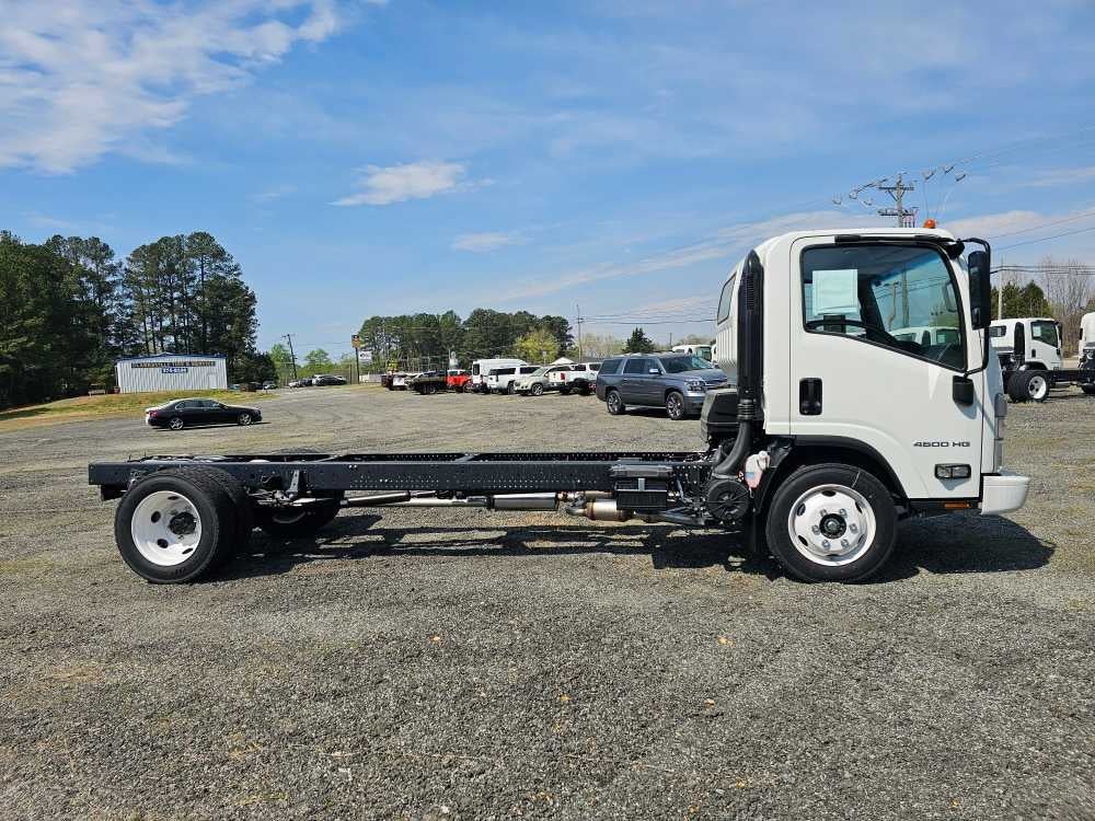 2025 Chevrolet Low Cab Forward 4500 HG Base