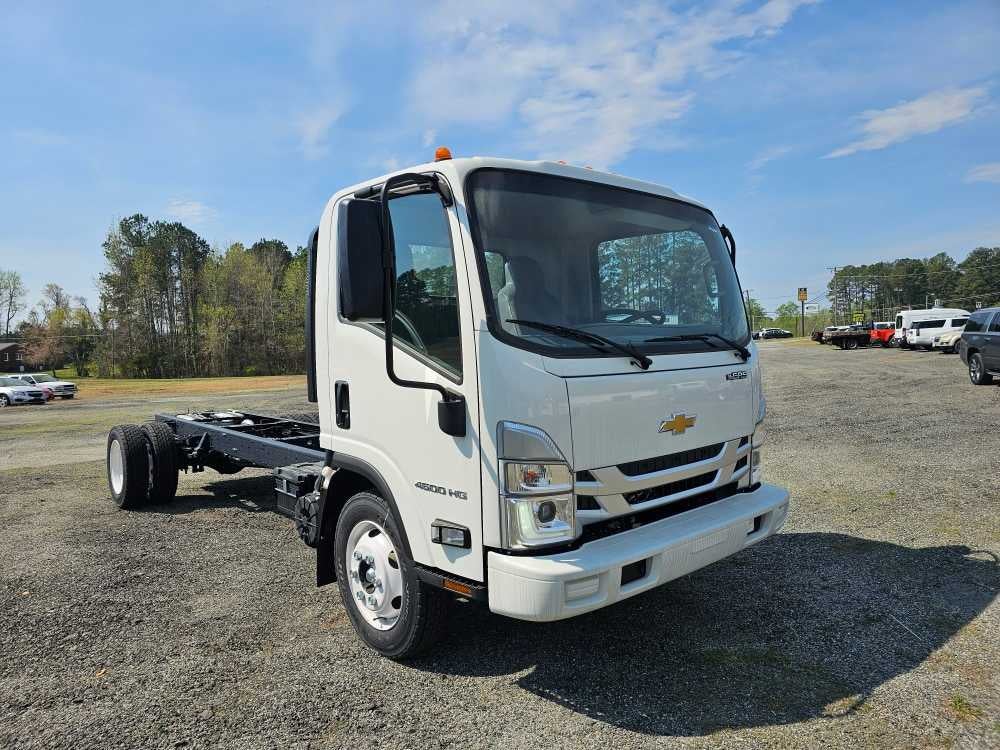 2025 Chevrolet Low Cab Forward 4500 HG Base
