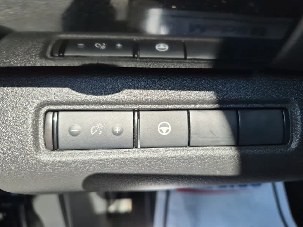 2023 Nissan Pathfinder SV