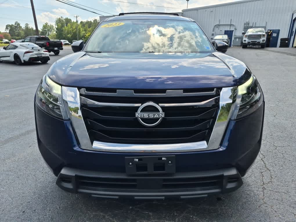 2023 Nissan Pathfinder SV