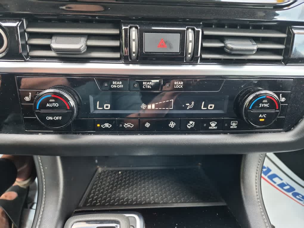 2023 Nissan Pathfinder SV