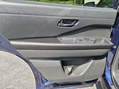 2023 Nissan Pathfinder SV