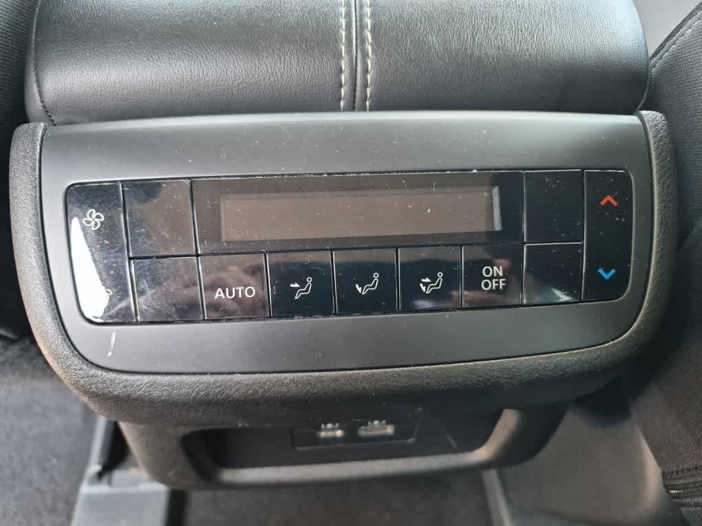 2023 Nissan Pathfinder SV