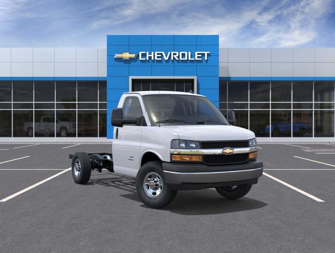 2025 Chevrolet Express Cutaway 3500 1WT