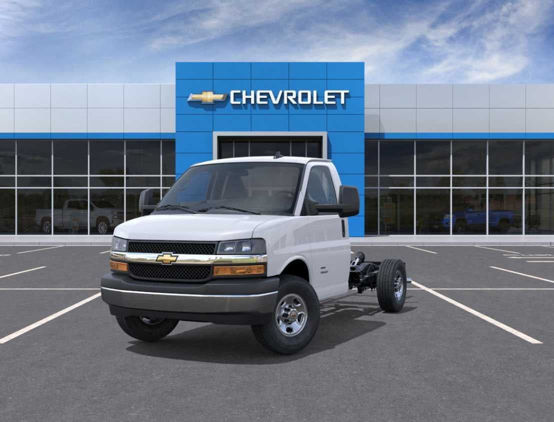 2025 Chevrolet Express Cutaway 3500 1WT