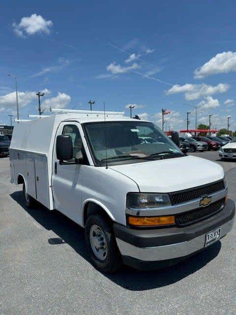 2025 Chevrolet Express Cutaway 3500 1WT