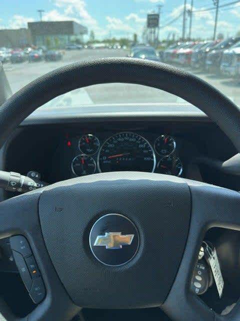 2025 Chevrolet Express Cutaway 3500 1WT