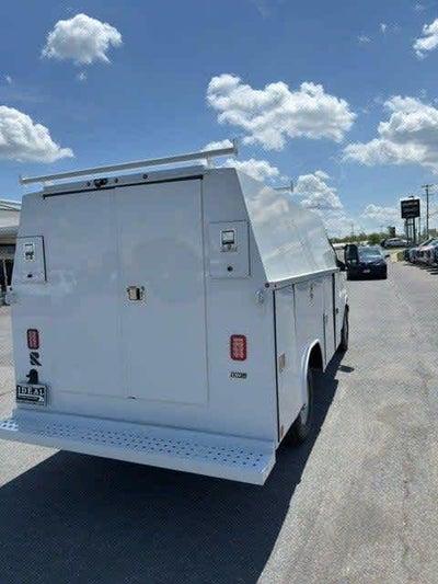 2025 Chevrolet Express Cutaway 3500 1WT